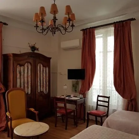 Cronstadt Hotel 3*